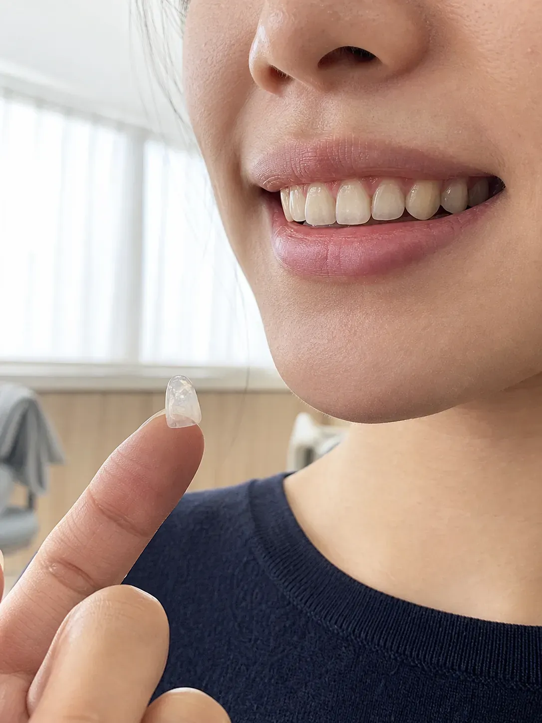 光を透かすセラミック素材のイメージ